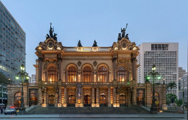 Edifício Copan próximo ao Arch Consolação